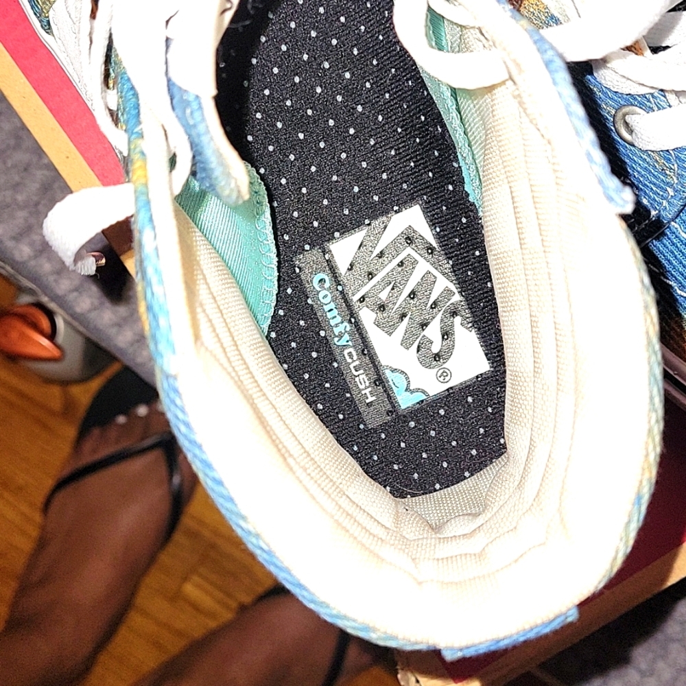 VANS - Picture 3 of 5